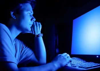 Cách giảm ánh sáng xanh khi học và làm việc Online