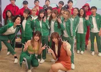 Team phục vụ cũng gây sốt không kém