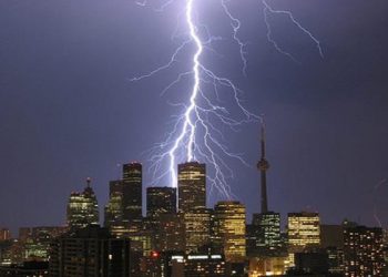 Sử dụng đồ điện an toàn mùa mưa bão