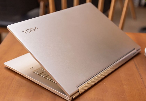 Laptop Lenovo Yoga với thiết kế mỏng nhẹ