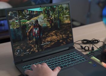 Laptop màn hình có tần số quét 120Hz