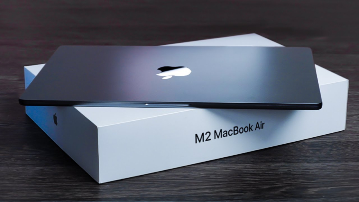 laptop tốt nhất năm: Macbook air M2 2022