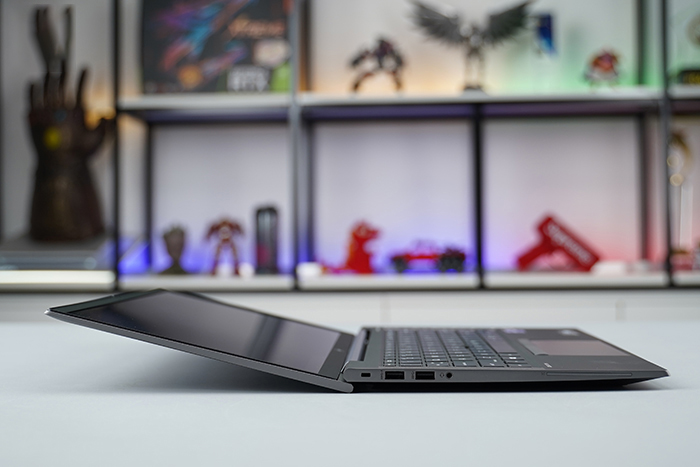 HP ZBook Firefly 14 G8 275W0AV: Máy trạm mỏng nhẹ hiệu năng khỏe có tiếng