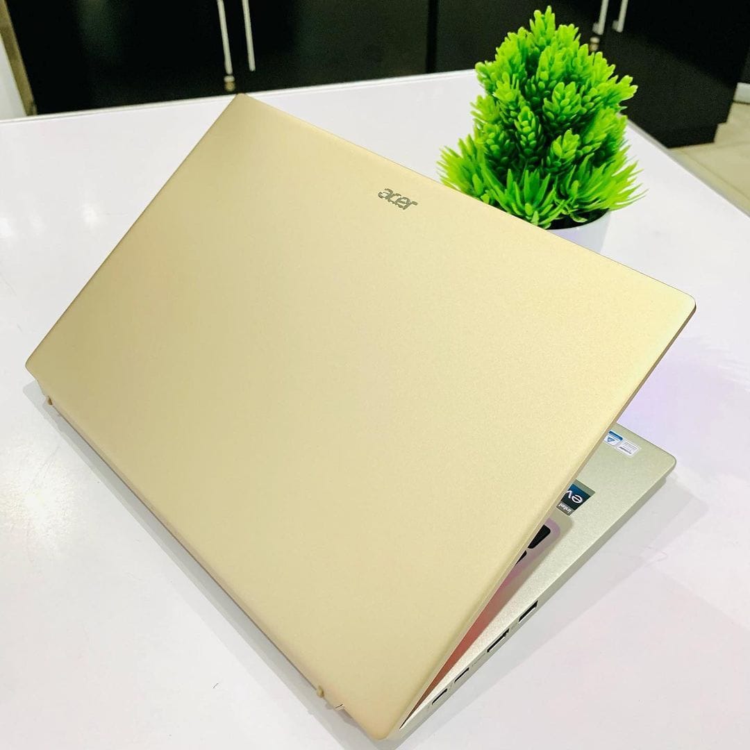 Acer Swift 3 Super SF314-71-74WD là một chiếc laptop hoàn hảo cho những người luôn di chuyể